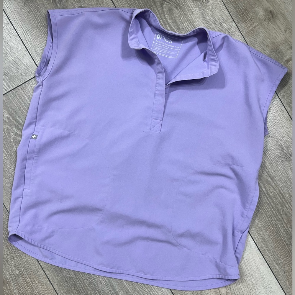 FIGS Rafaela Oversized Scrub Top in Lavender Dew XS